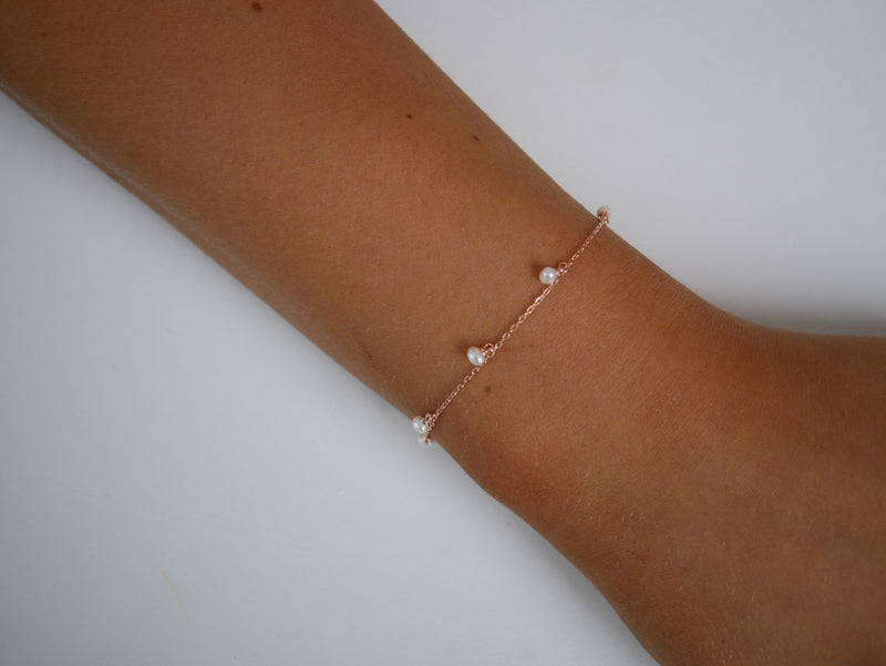 Mya Hanging Pearl Bracelet